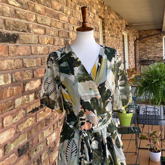 Tahari Floral Print Short Sleeve Tiered Fit&Flare Dress - Picture 2 of 6